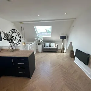 2-bedrooms-near-city-centre.cardiffhotelswales.com/